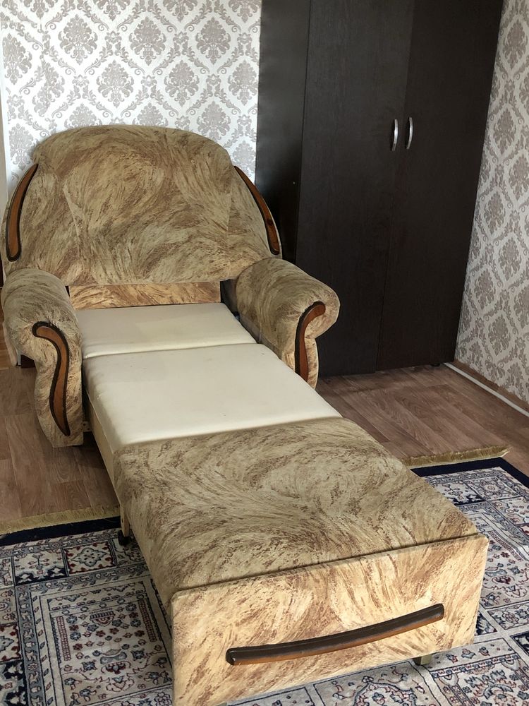 Продам раздвижные диваны тройка