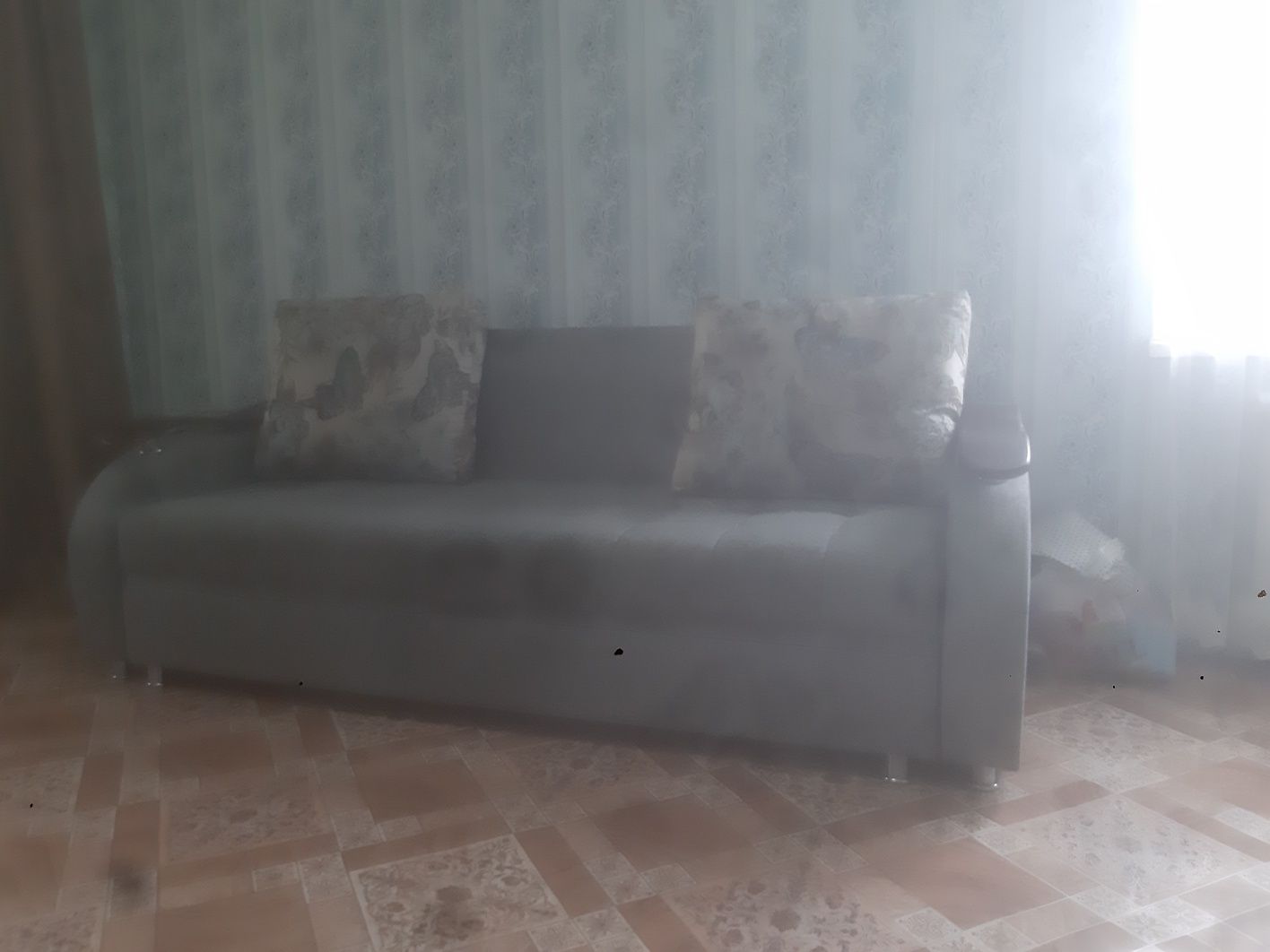 Продам Диван угловой! Хороший, мягкий,удобный! В хорошем состоянии!