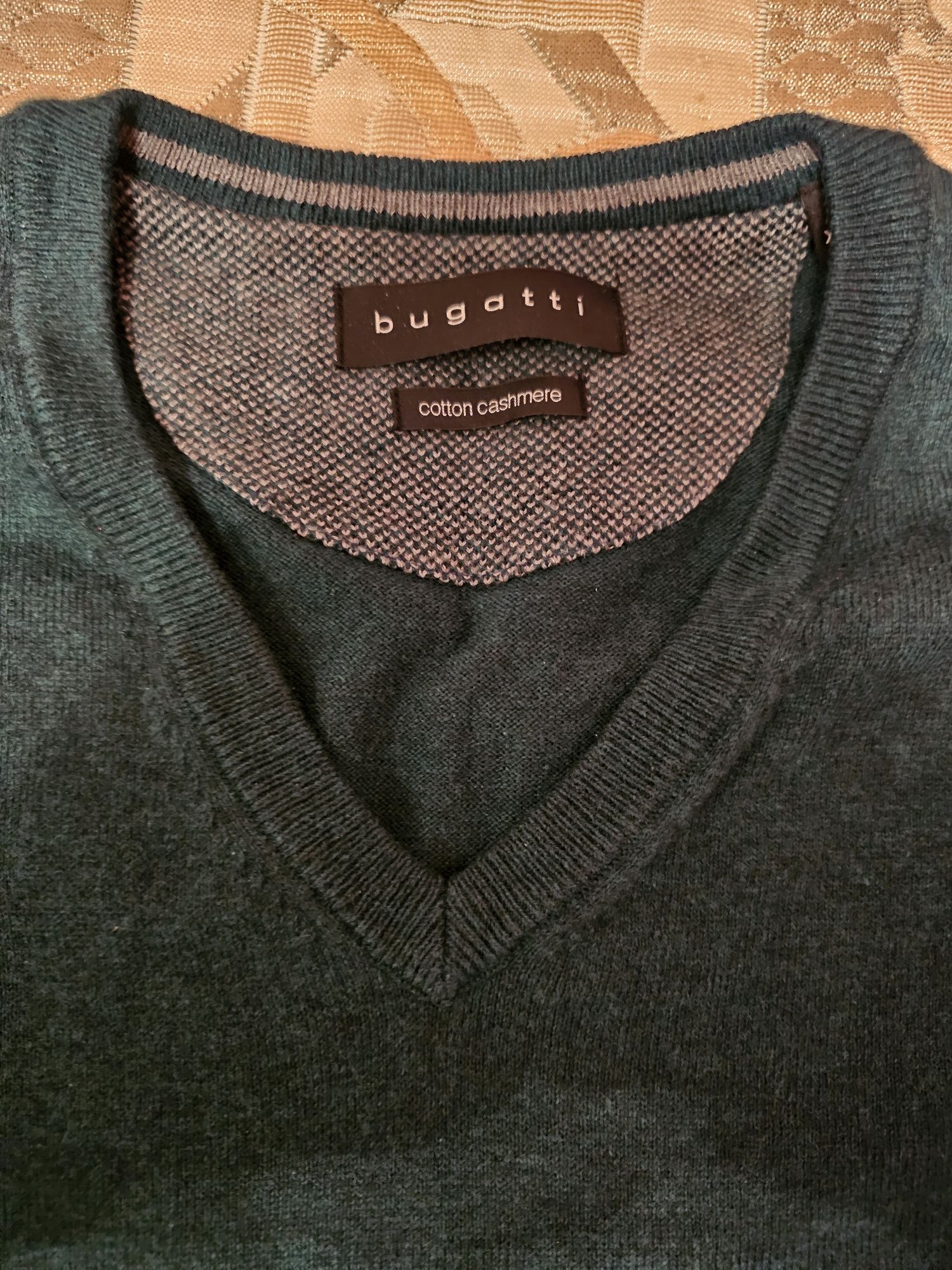 Продам кофту "Bugatti"