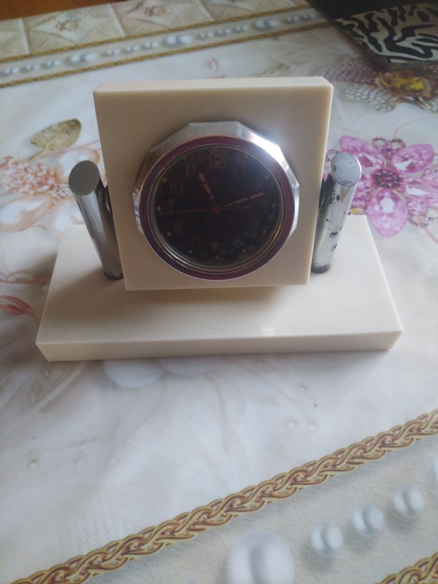Продам с доставкой часы