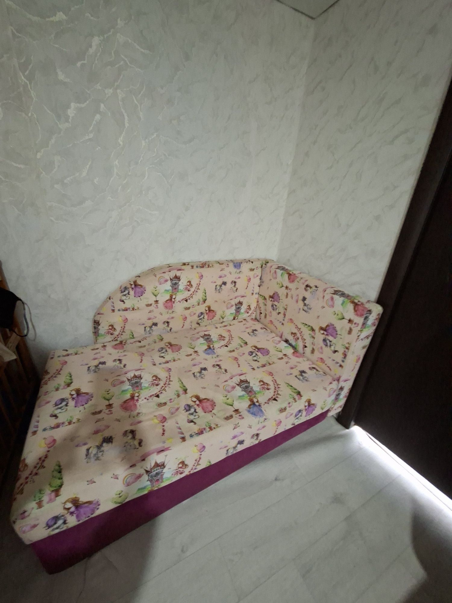 Продам детский диван