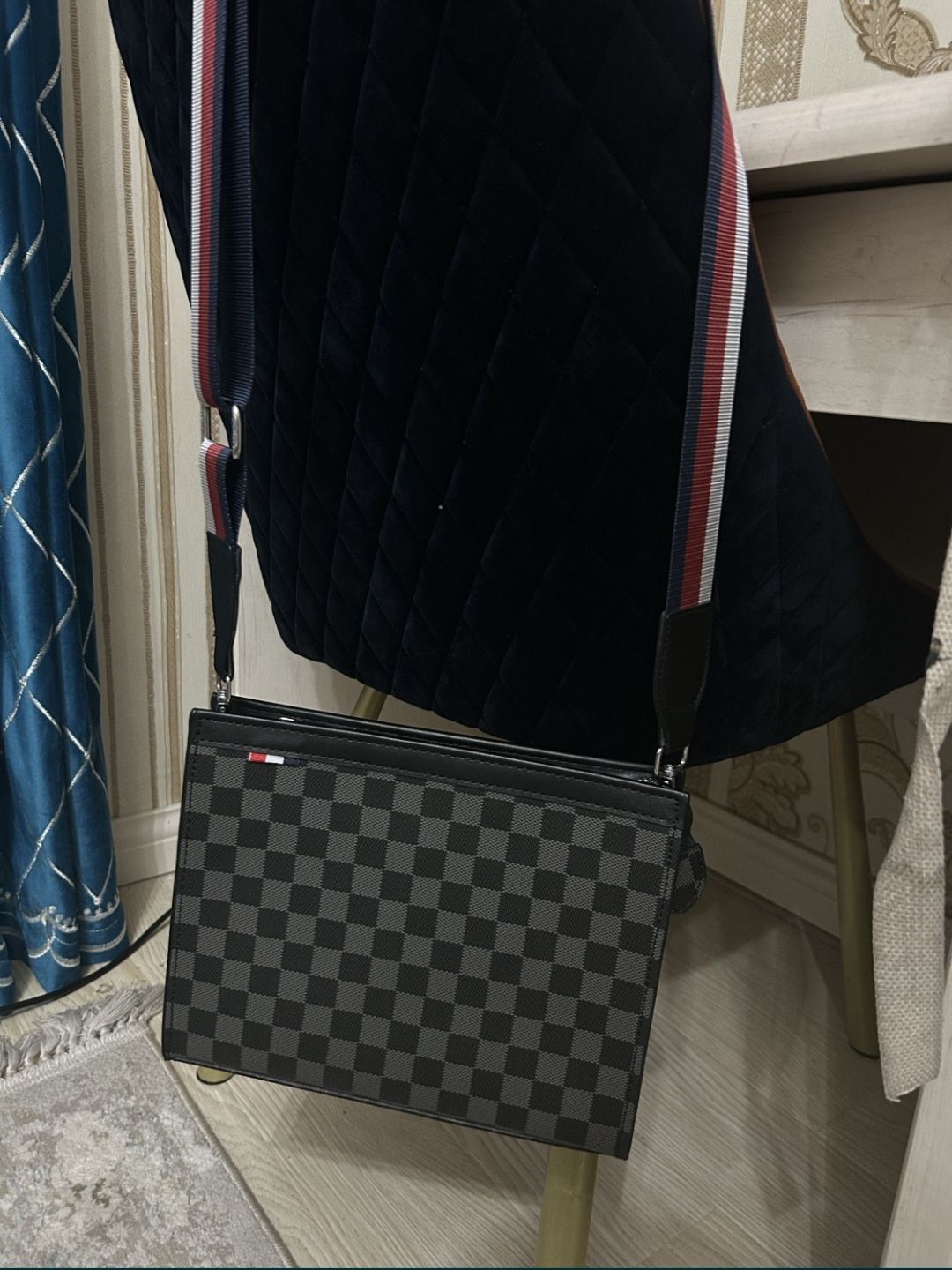 Продам барсетку срочно