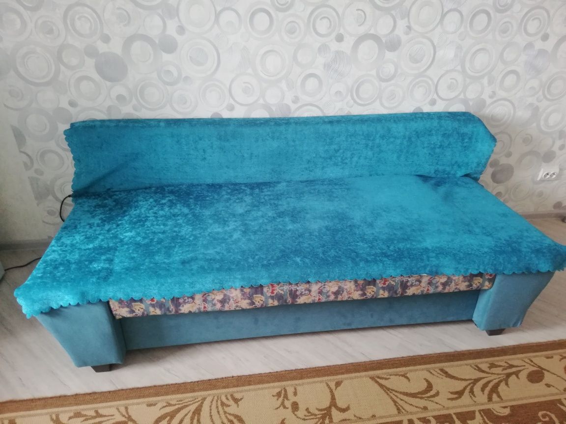 Диван  раскладывается.