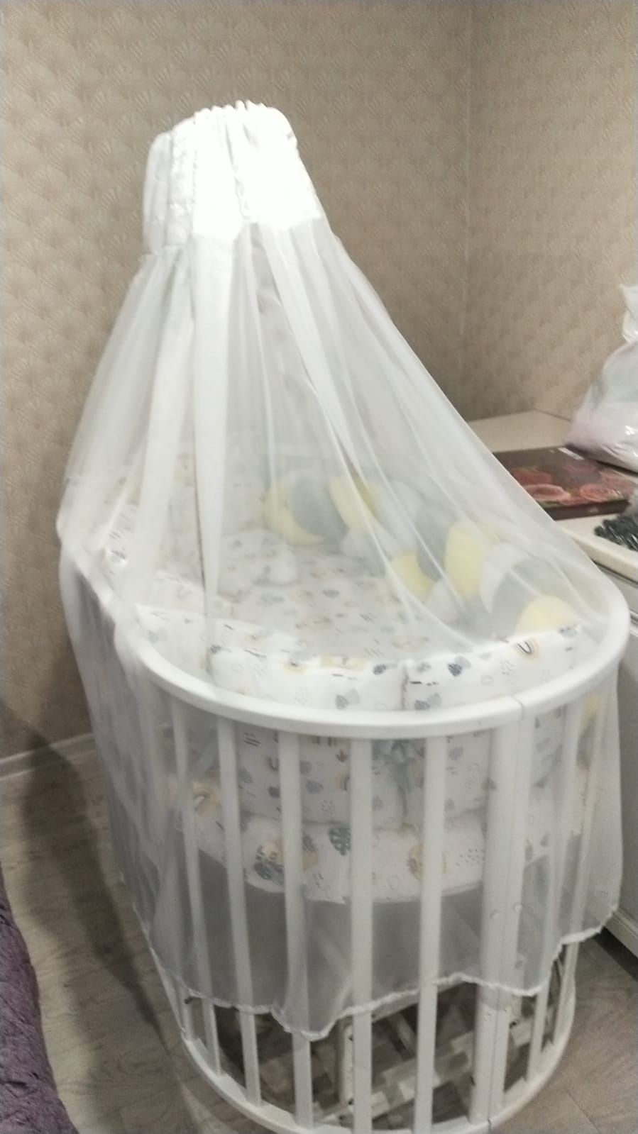 Детский кровать.