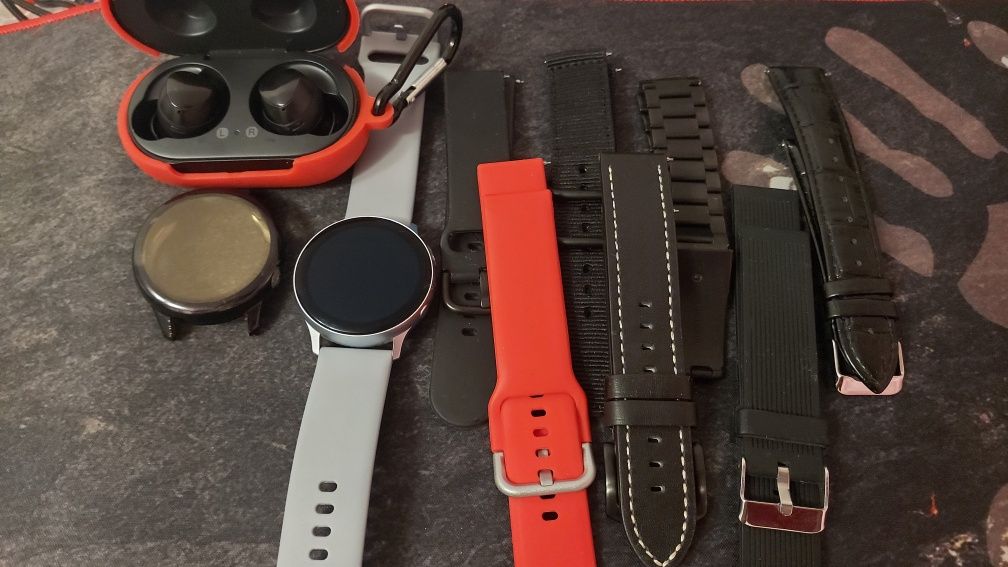Продам часы galaxy watch active 2 и наушники galaxy buds