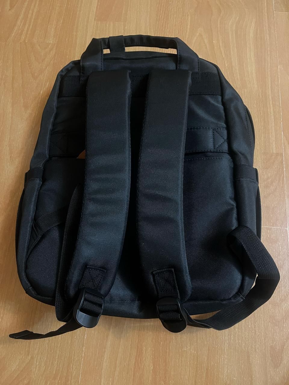 Magbook Air 13 В идеальном состояние + бесплатная доставка по городу.