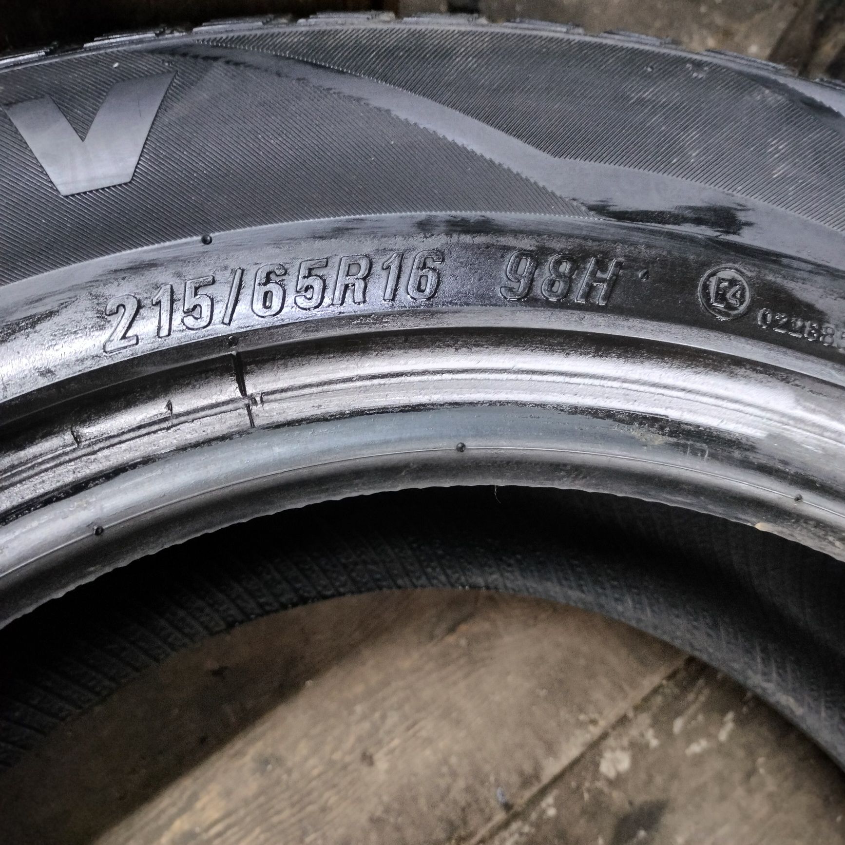 Продам шины б/у 215/65/R16