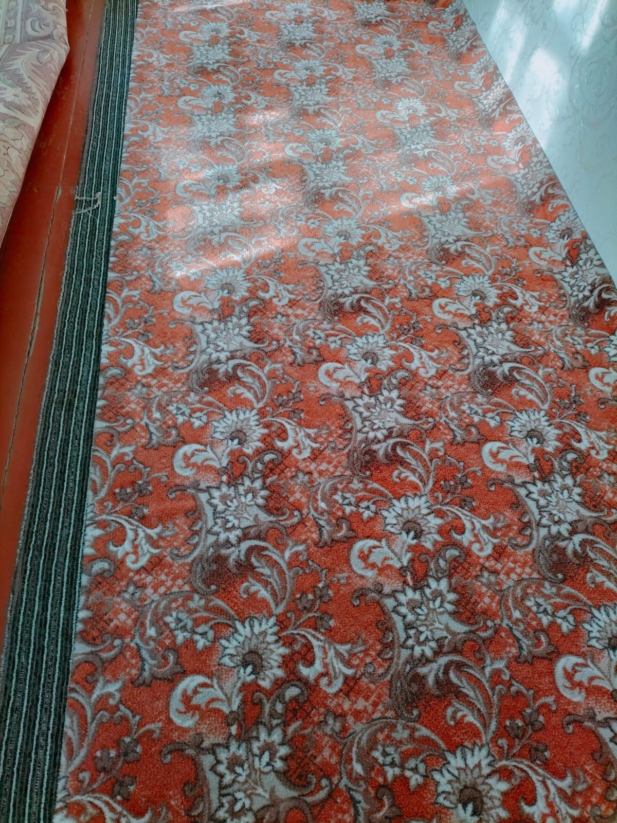 Продам ковровую дорожку,  палас,  ковролан