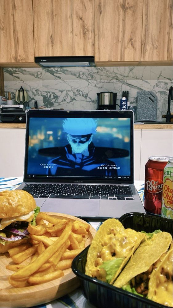 Продам Macbook Air 2020