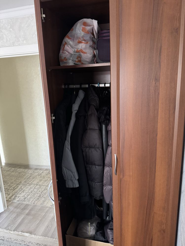Продаю шкаф плательный