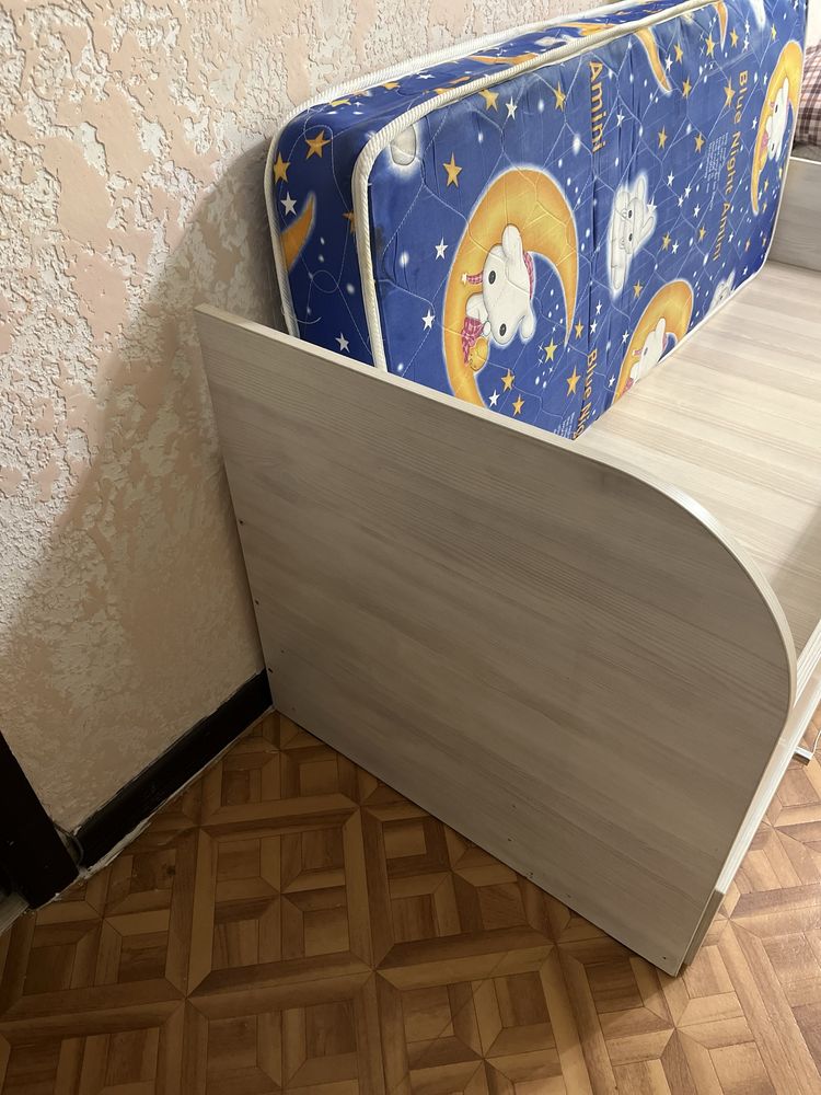 Детская кровать б/у