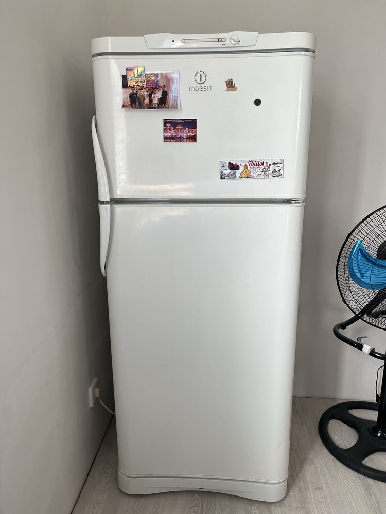 Холодильник indesit