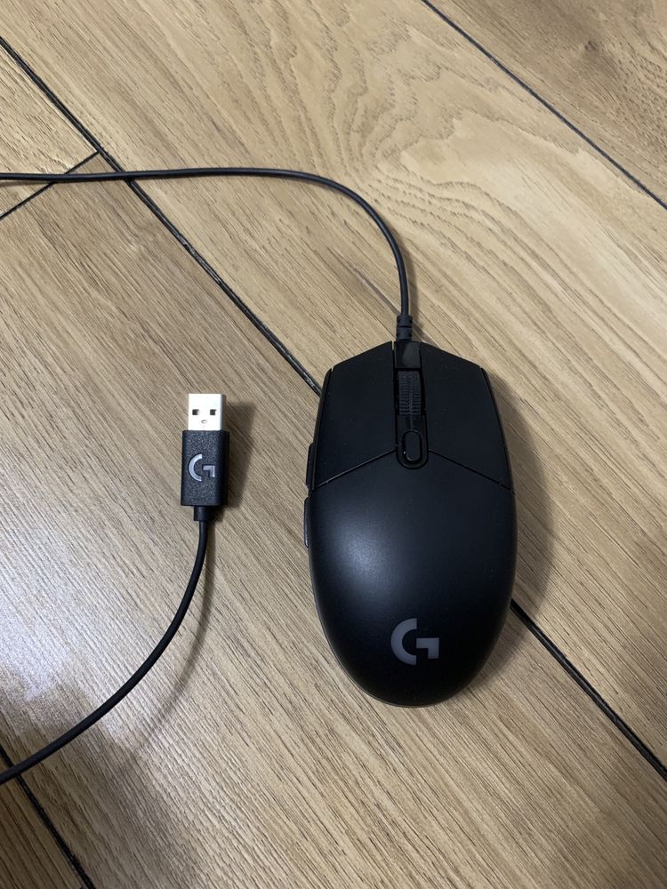 Logitech G102 + коврик для мышки