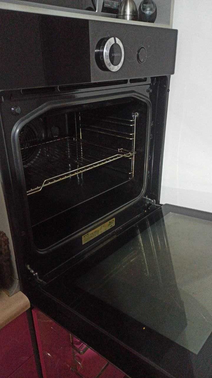 Электрическая духовка Gorenje с конвекцией