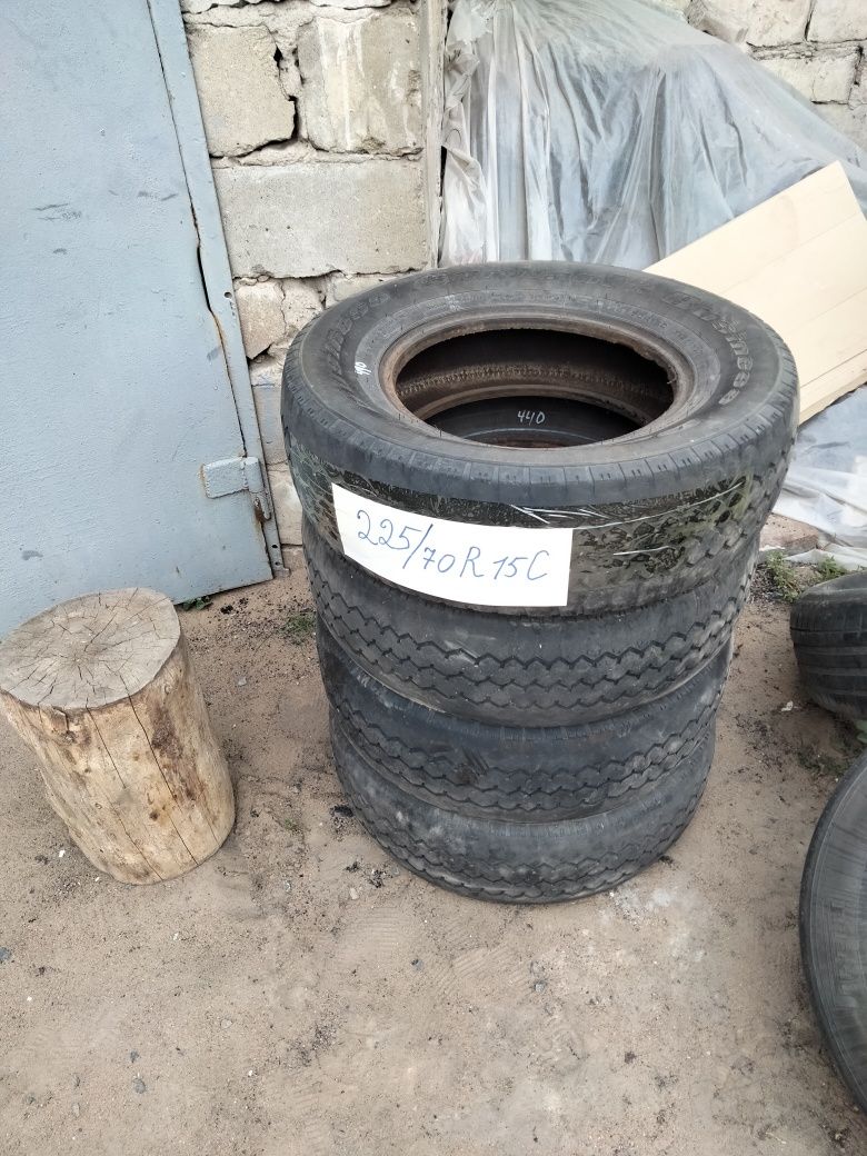Шины 225/70R15C комплект.