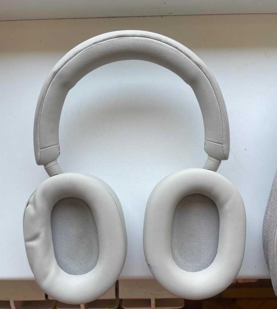 Наушники Sony WH-1000XM5 серебристый