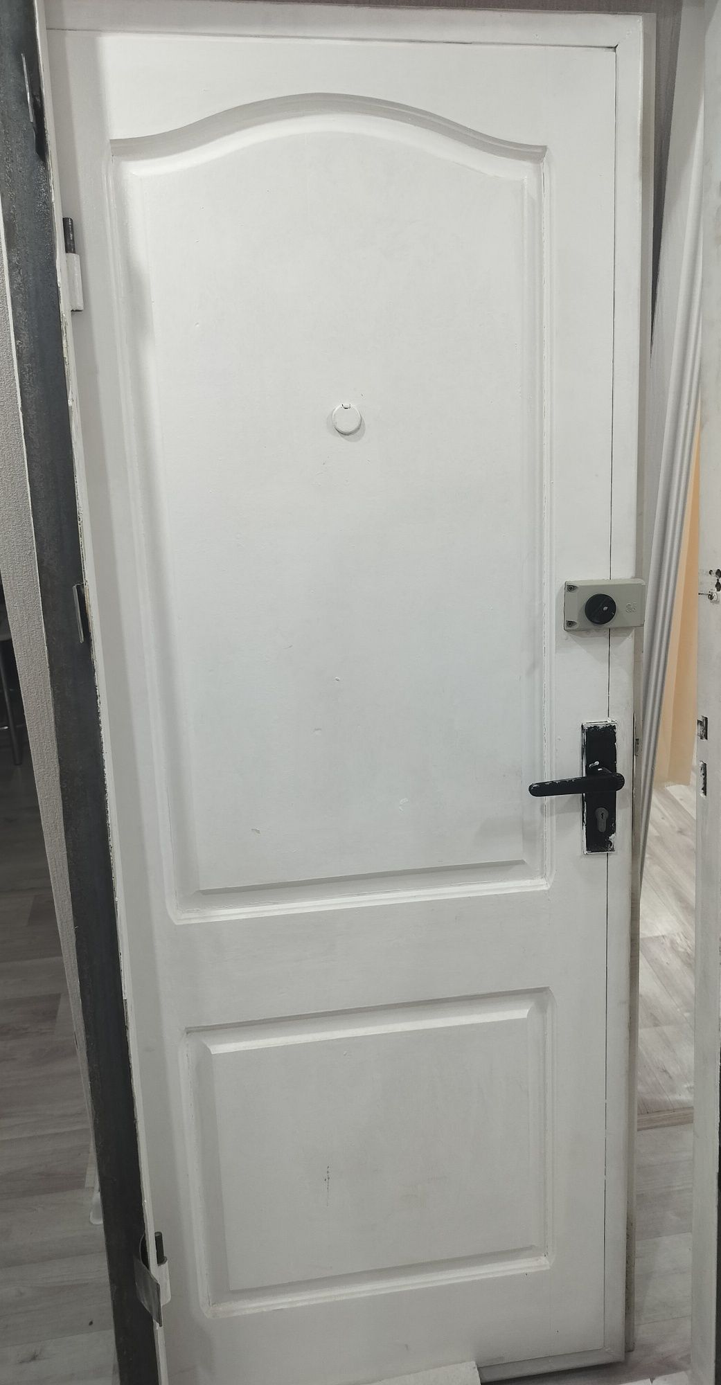 Продам железную дверь