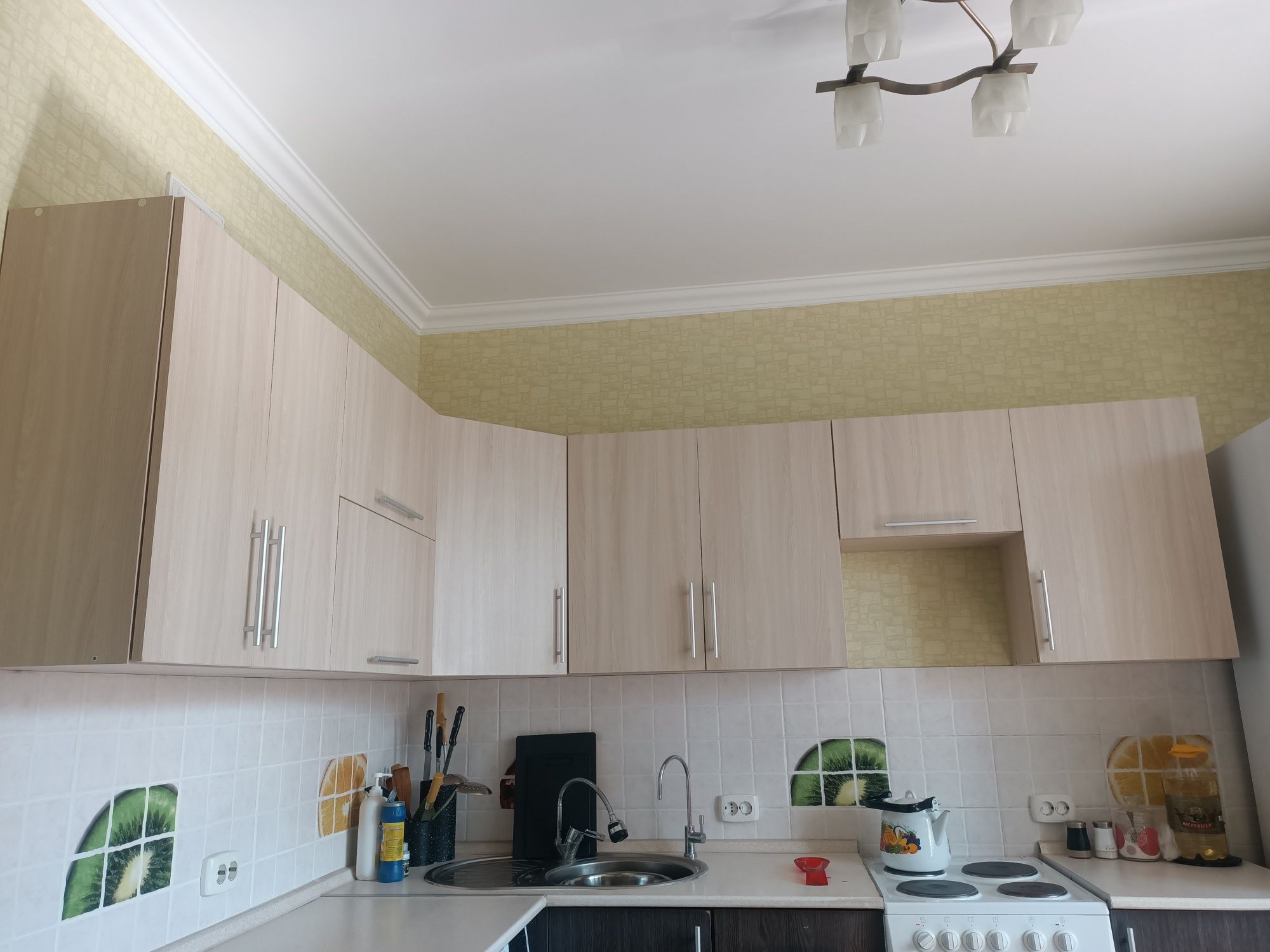 Продам угловой кухонный гарнитур