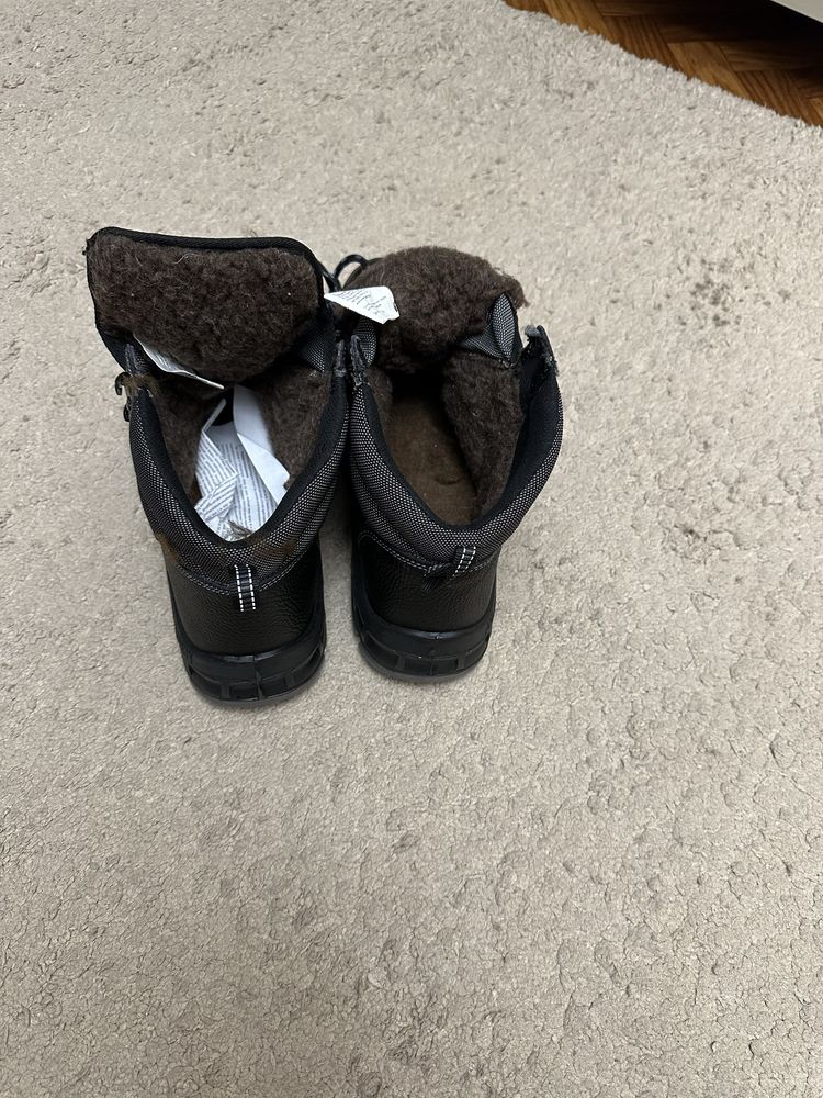 Продам мужские зимние ботинки