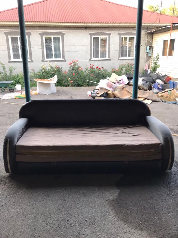 Продаю диван и два кресла