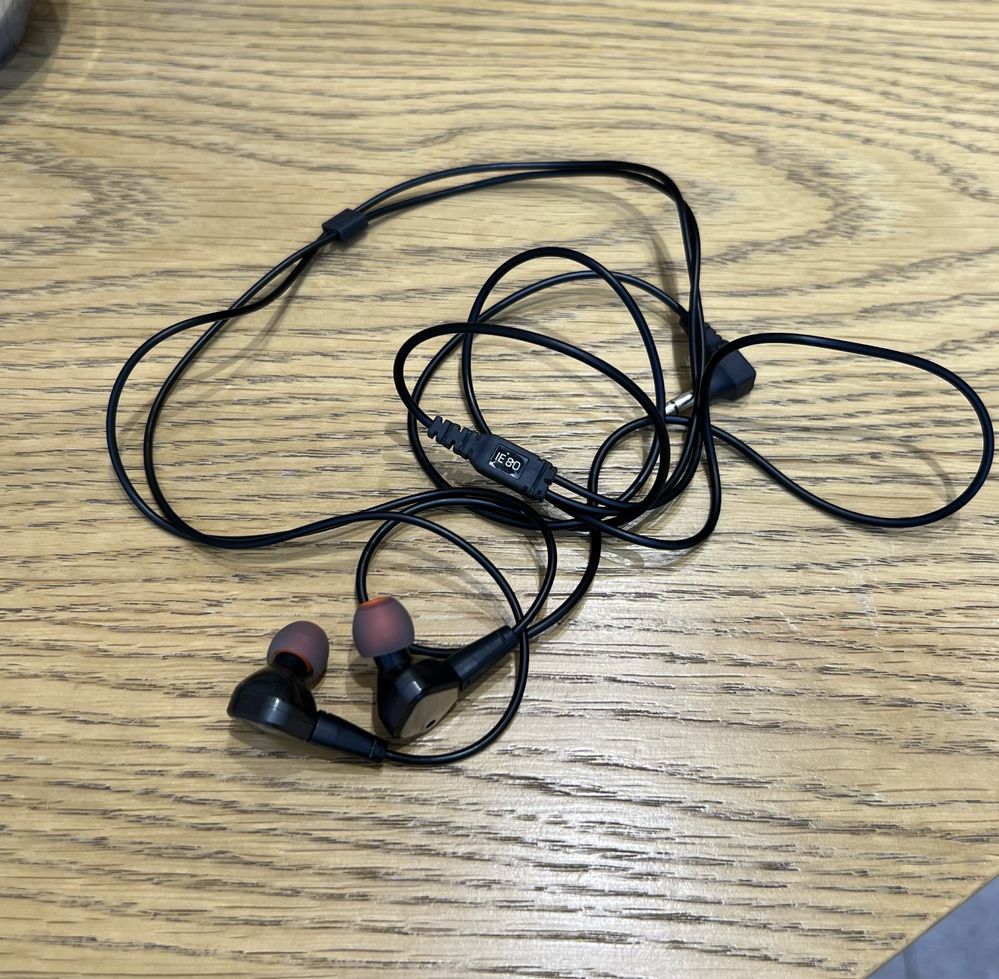 Hi-fi наушники Sennheiser IE80 с регулировкой басов.