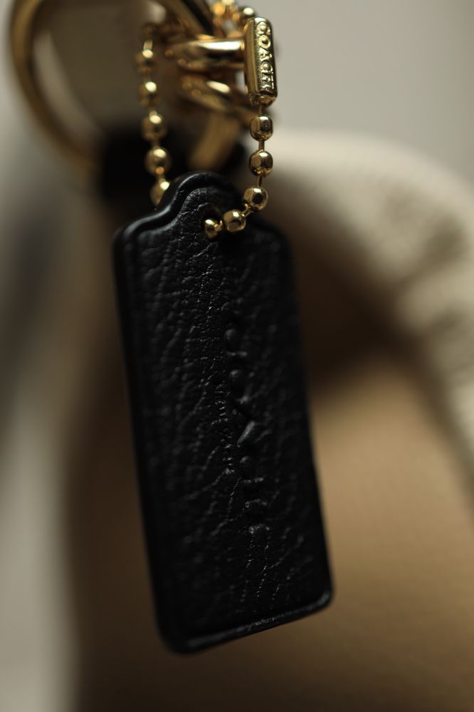 Продам новую кожанную сумку Coach