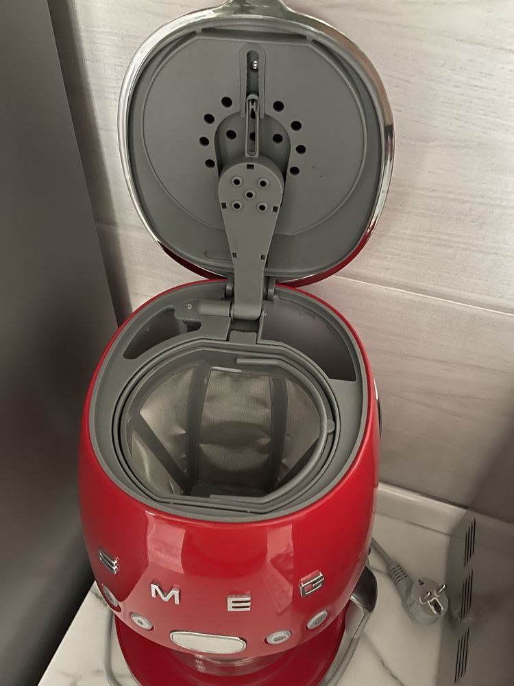Продам срочно Кофеварка Smeg