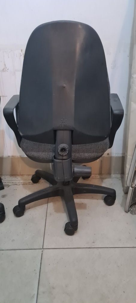 Продам кресло офисное Зета