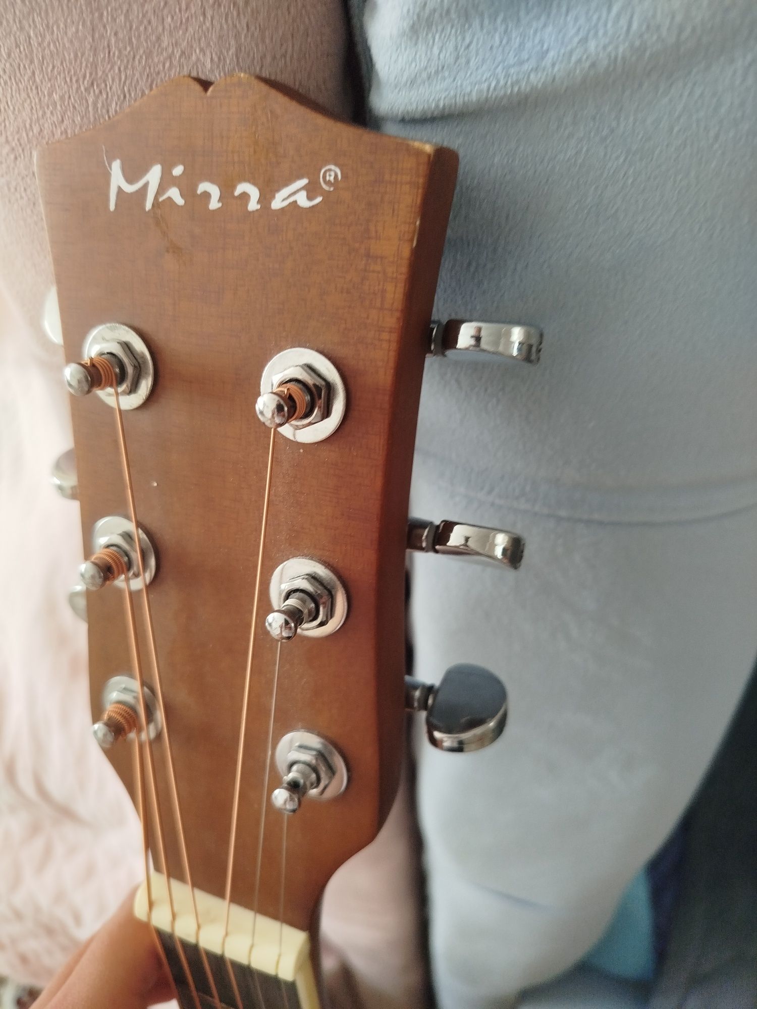 Продам гитару Mirra