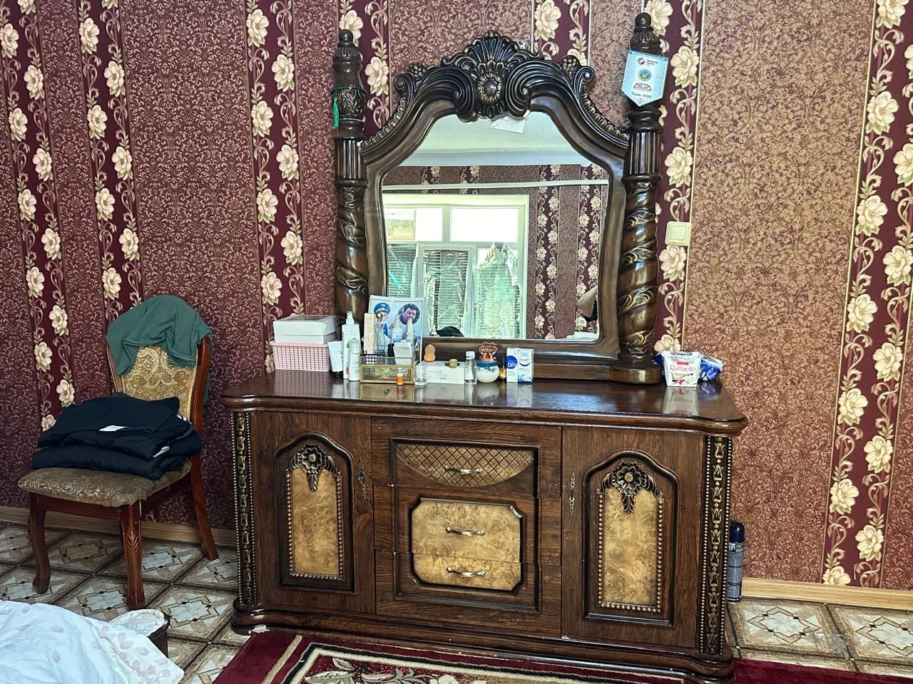 Шифонер, кровать, тумбочка