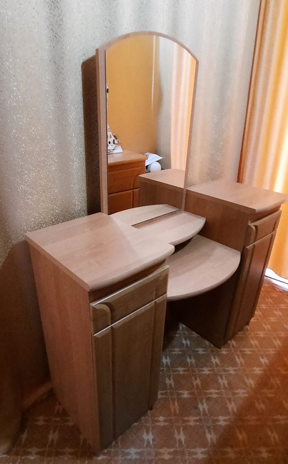 Продам тумба в коридор
