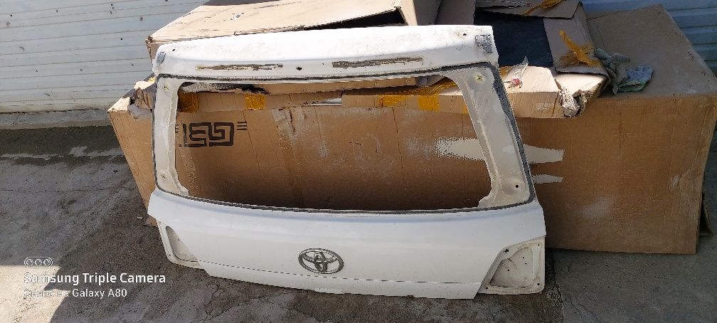 Продам кузовные запчасти на крузак 200