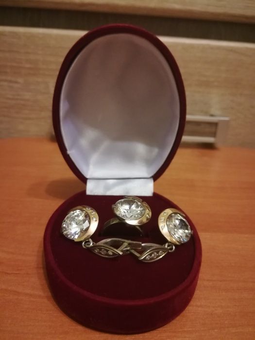 Продам серебрянный набор 925 пробы пр-во Россия