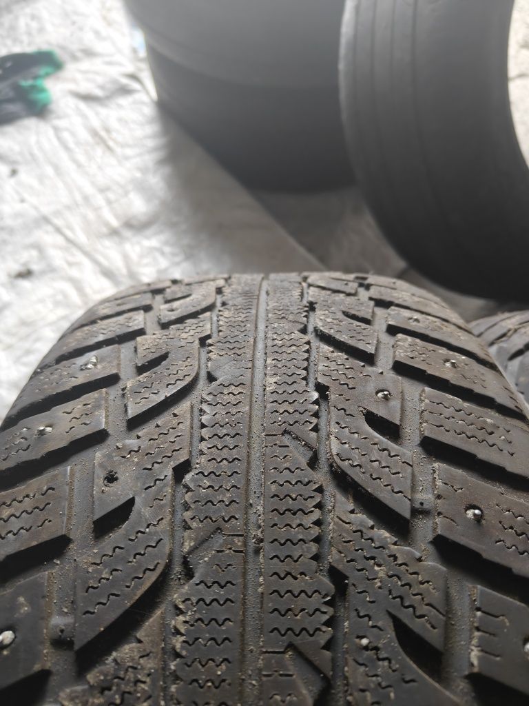 Продам зимнию резину шипы + липучка land cruiser 200