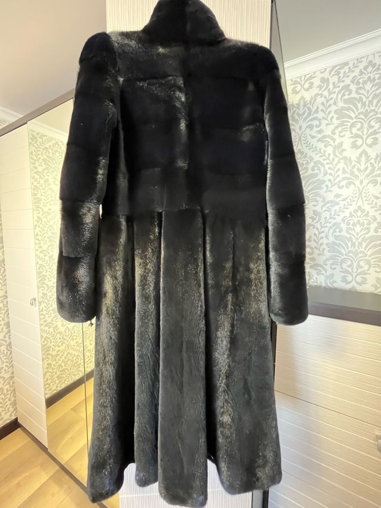 Продам норковую шубу