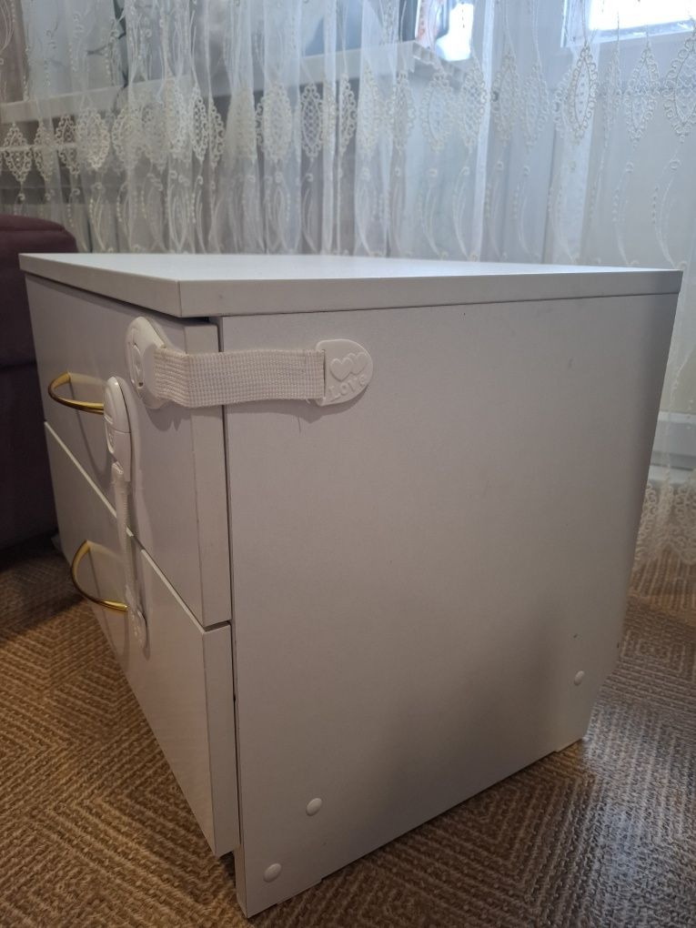 Продам тумбу прикроватную