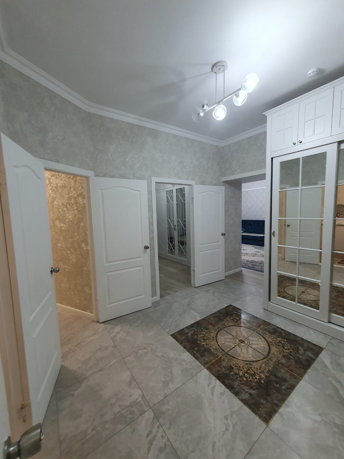 Продается 3 комнатная квартира.  Евро ремонт.