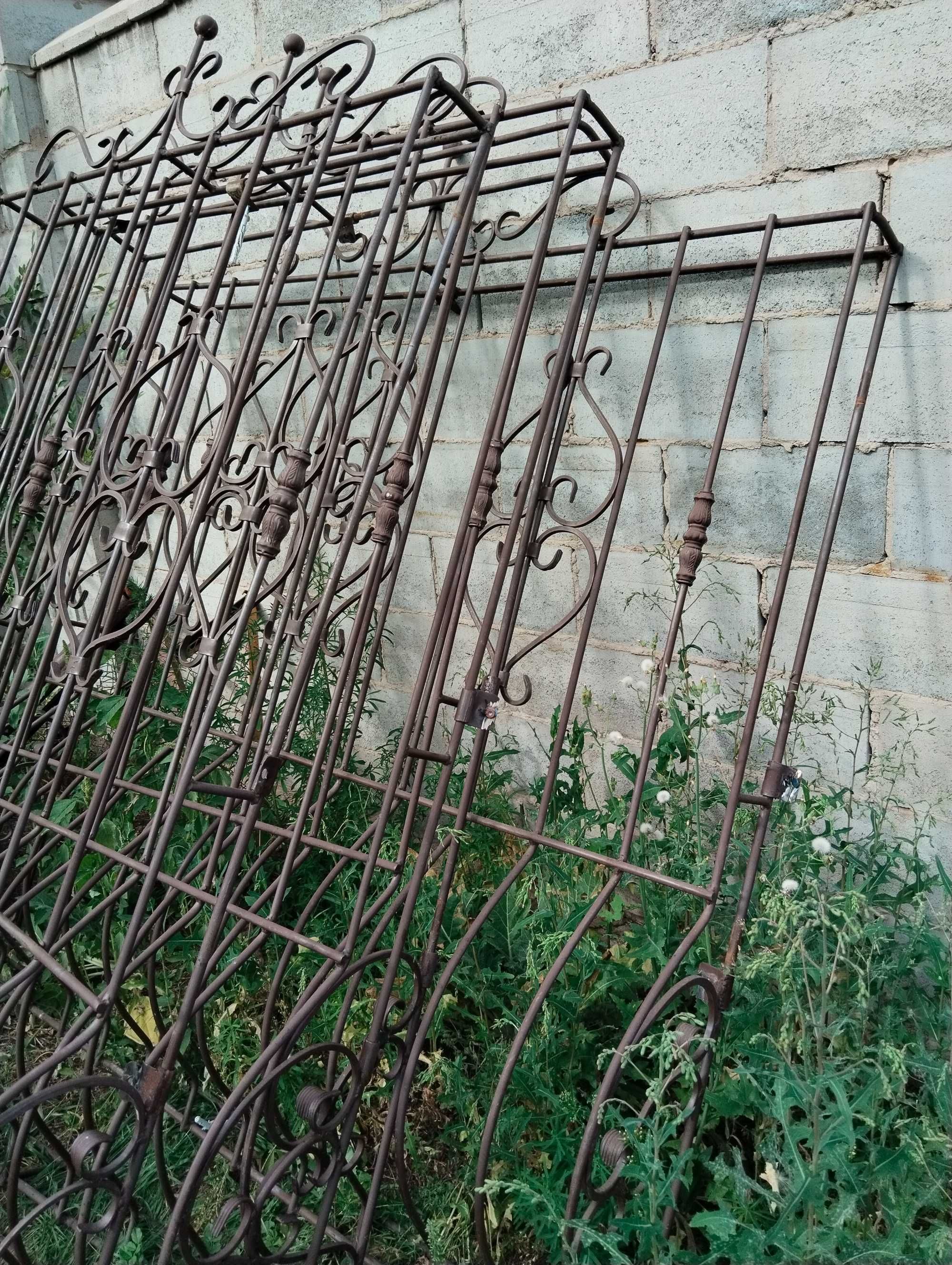 продам 4 решетки на окна