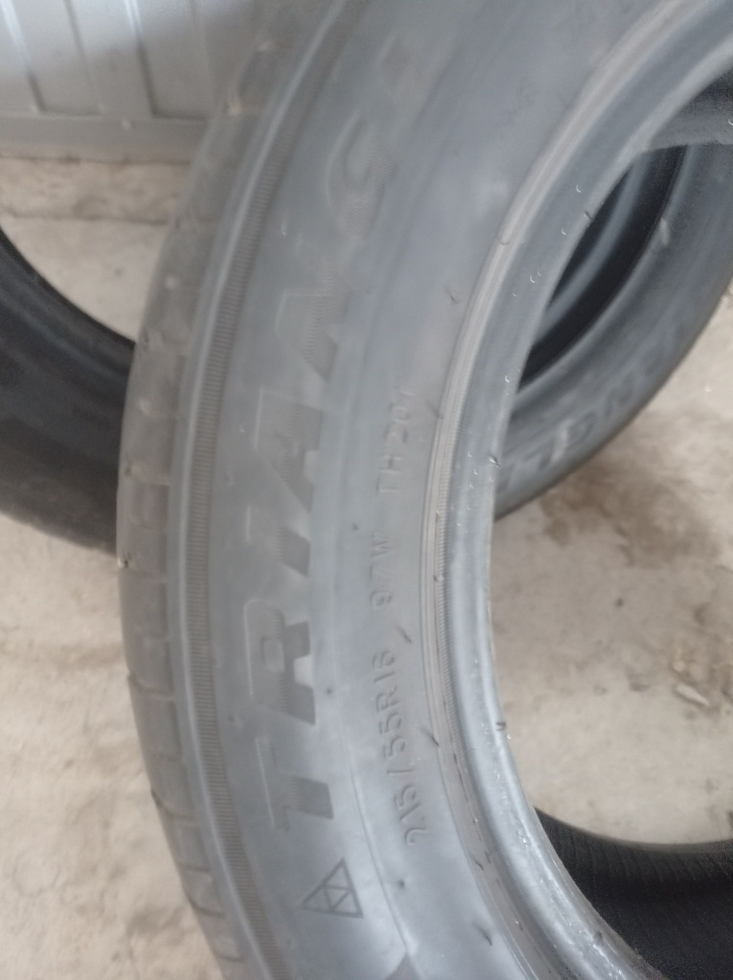 Продам 2 шины трианжл