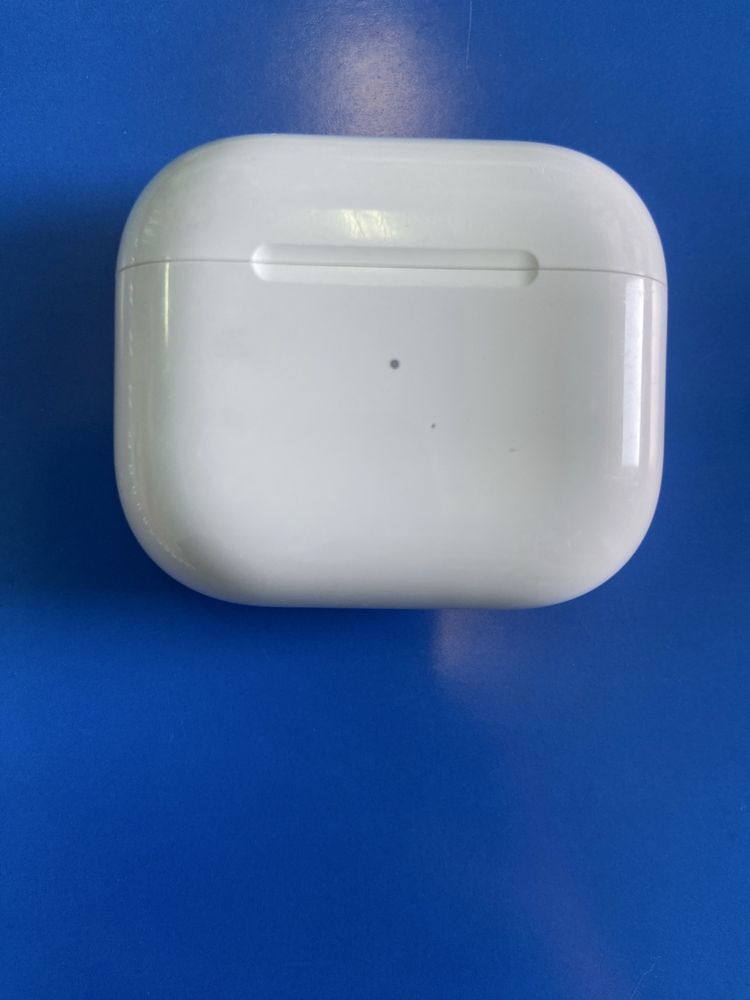 Продаю оригинальные Apple AirPods (3-го поколения)