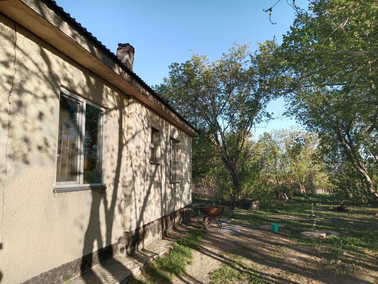 Продаю домКарагандинская область,  П.жумабек  ул орталык 14.
Дом отдел
