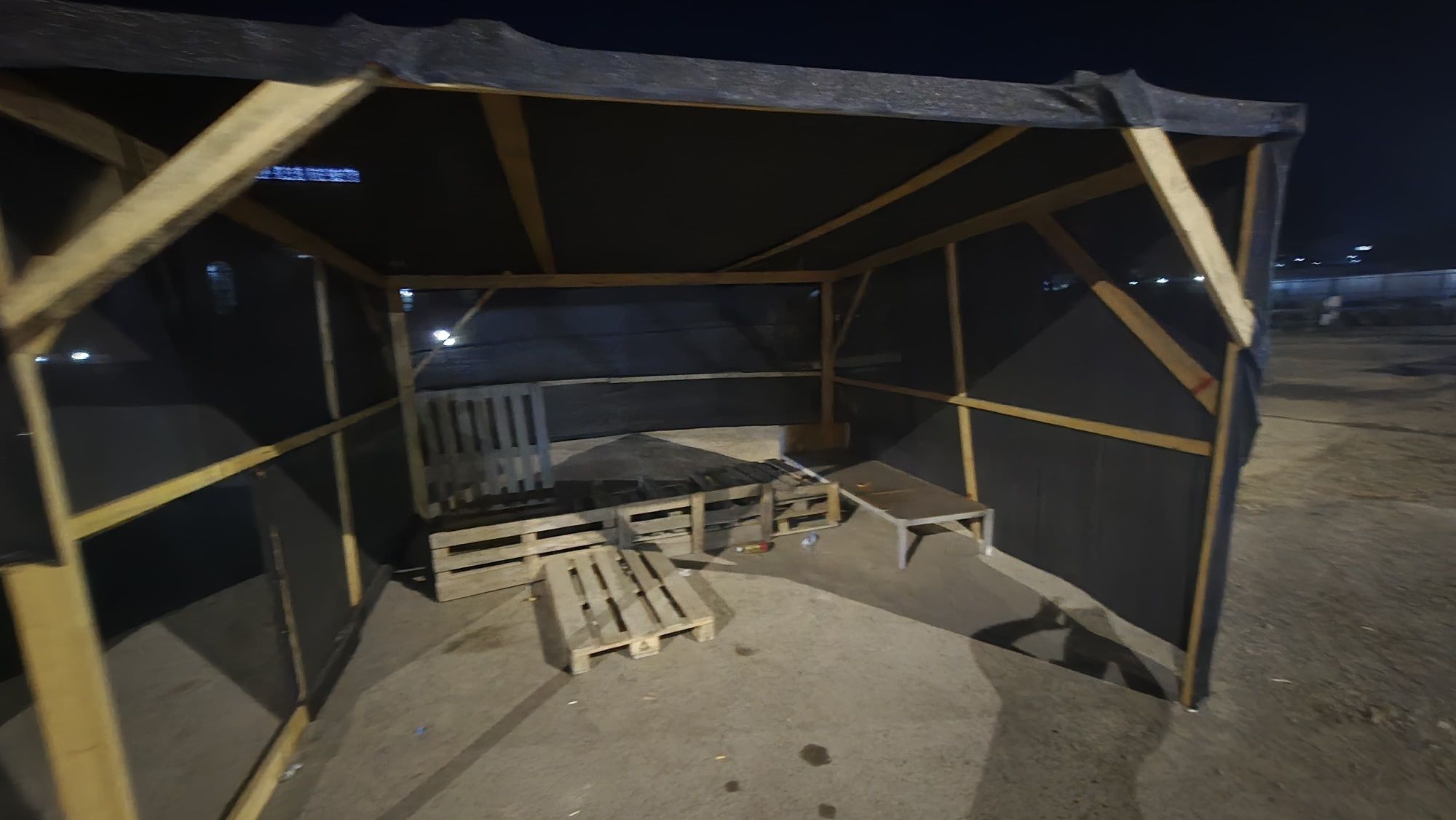 деревянный навес – 4×4×2.2 м
Цена: 30 000 тг (торг уместен)
