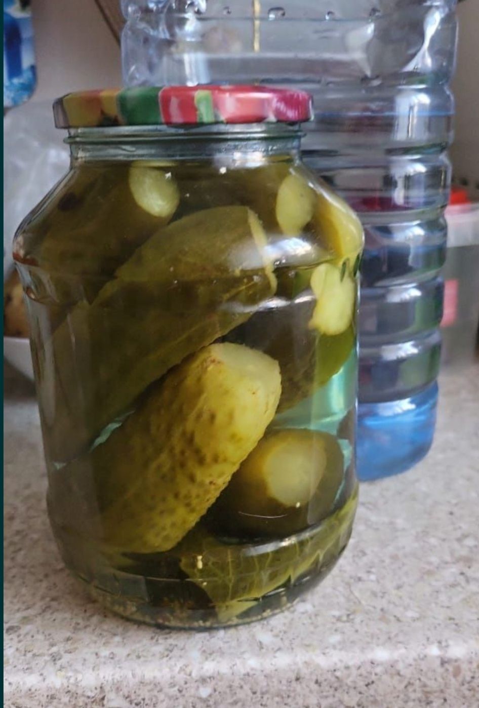 Соленые огурцы .