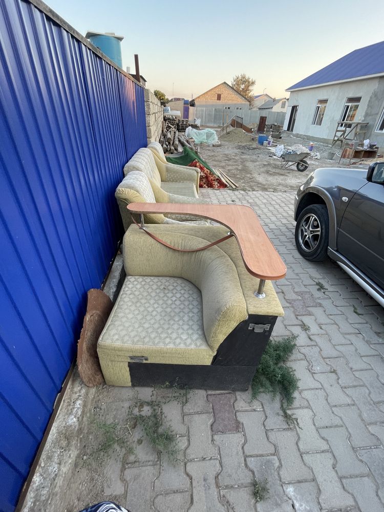 Уголок продается