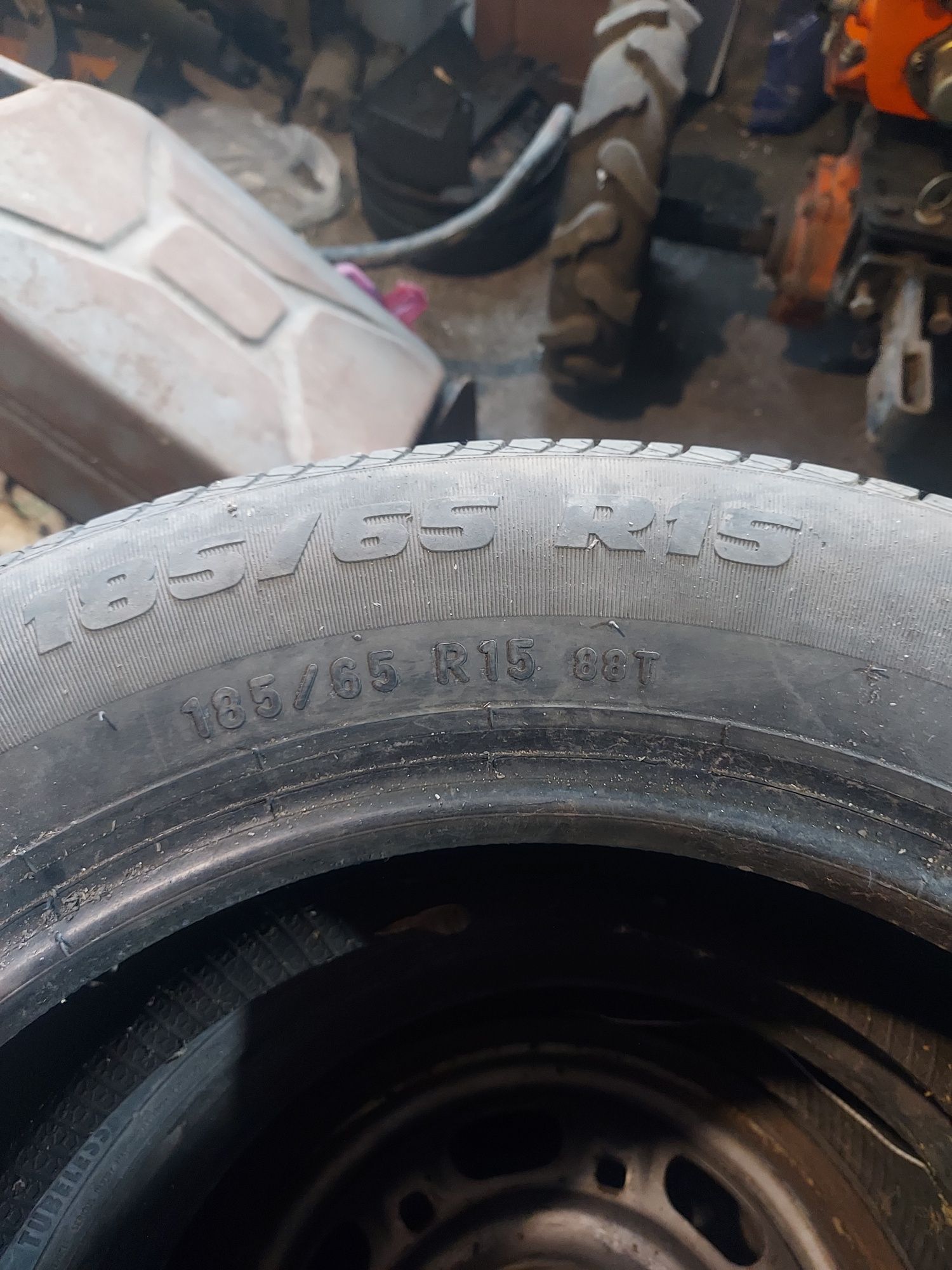 Продам резину на 15 и на 17