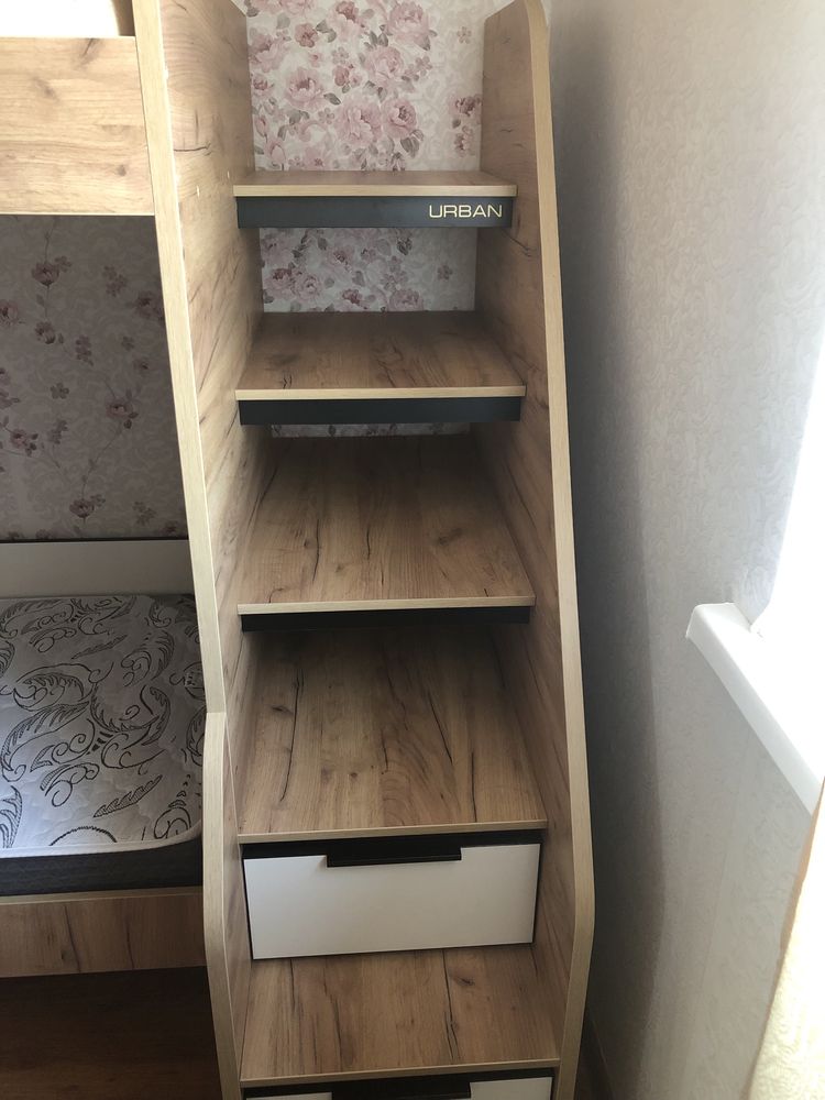 Продам 2-х ярусную кровать