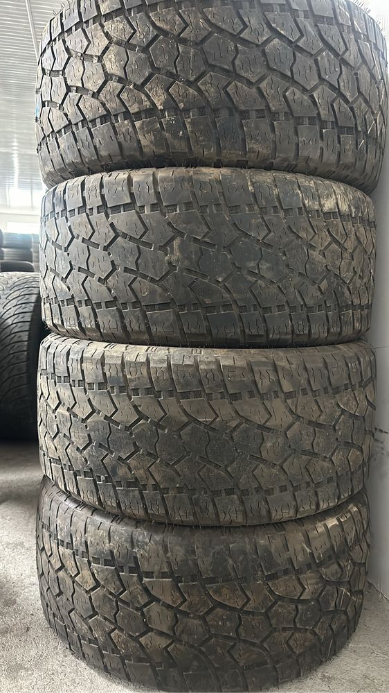 Шины 305/40/22 в идеальном состаяние