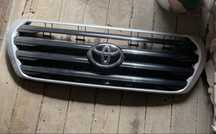Решетка радиатора Toyota Land Cruiser 200