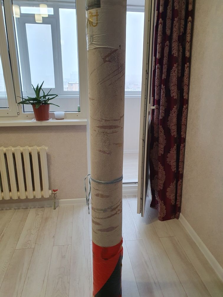 Продам ковёр. Новый.