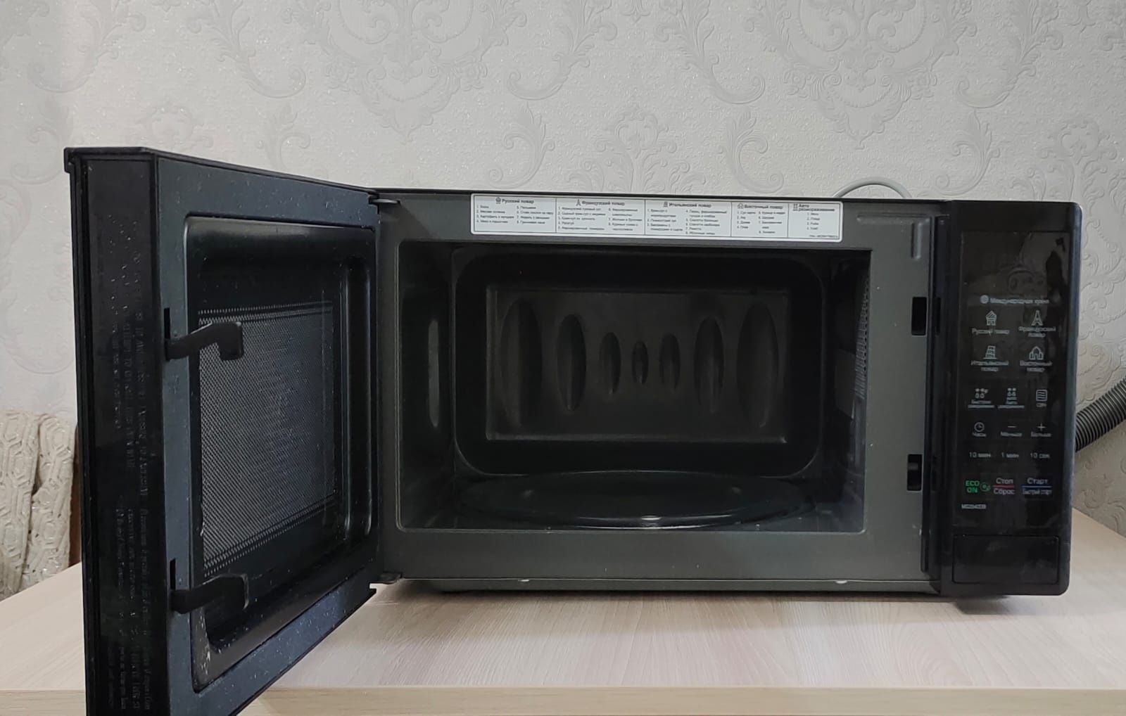 Продам микроволновку  LG